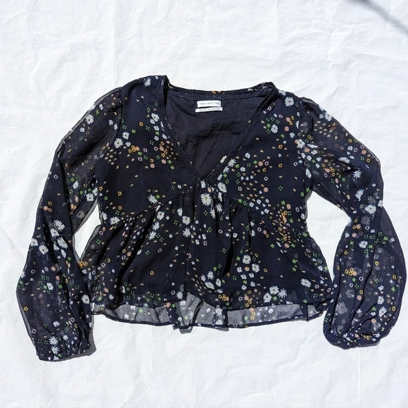 Urban Outfitters Navy Floral Crop Top with Sheer  Sleeves Woman Small Flowy Boho - Picture 2 of 8